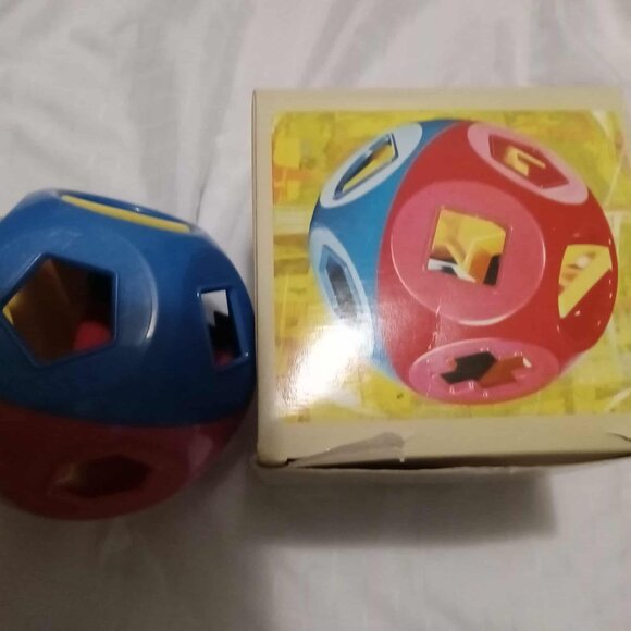 Vintage Tupperware Shape-O red and blue ball with yellow blocks in the box - Picture 5 of 5
